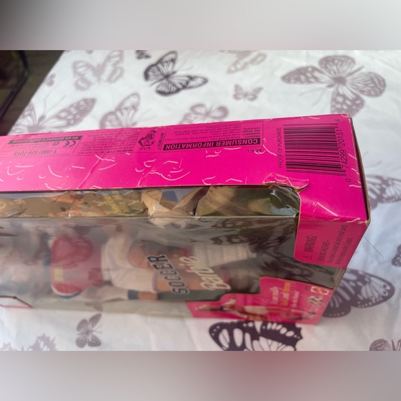 Vintage Soccer Barbie Doll - FIFA - Picture 9 of 12